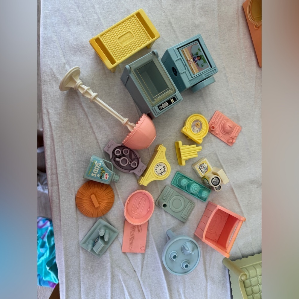 Vintage 1990 Playskool dollhouse furniture lot microwave tv table accessories